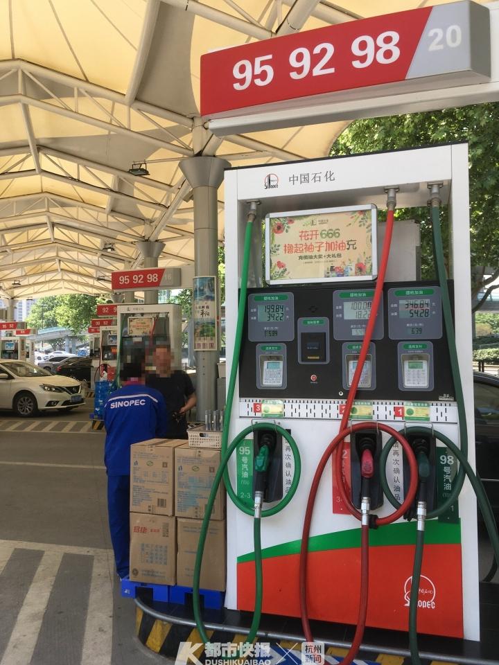全新润滑油促销活动启动，变化带来自信与成就感，共同加油助力前行！